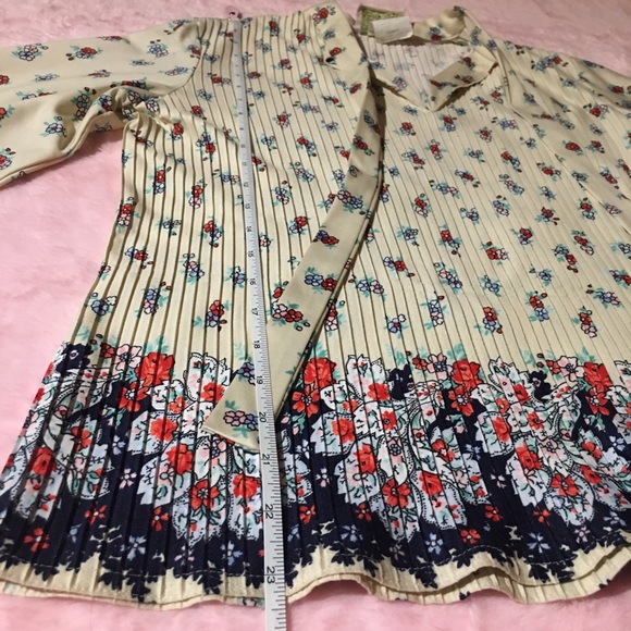 Vintage 1960s Floral Pleated Bow Blouse - Picture 5 of 8